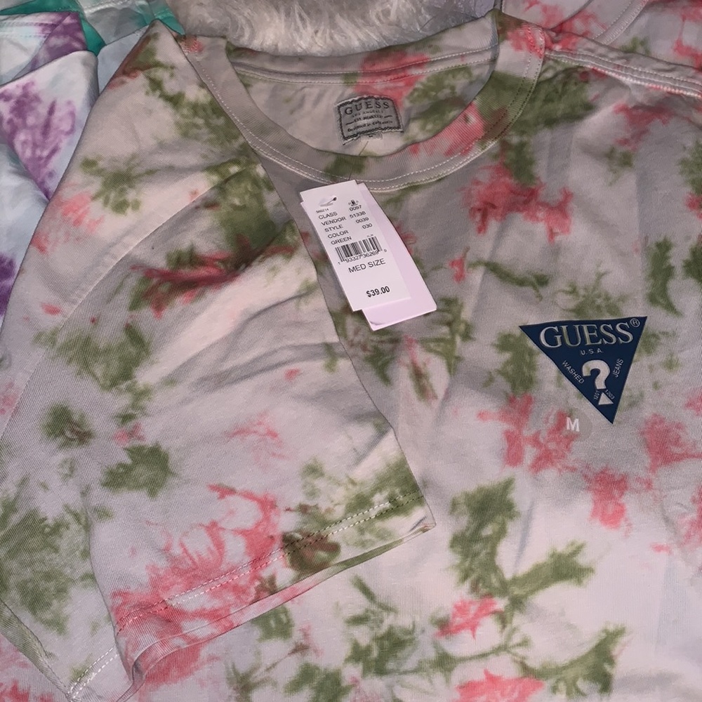 Guess Tees - Picture 5 of 7